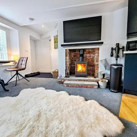Fenholme Apartment,